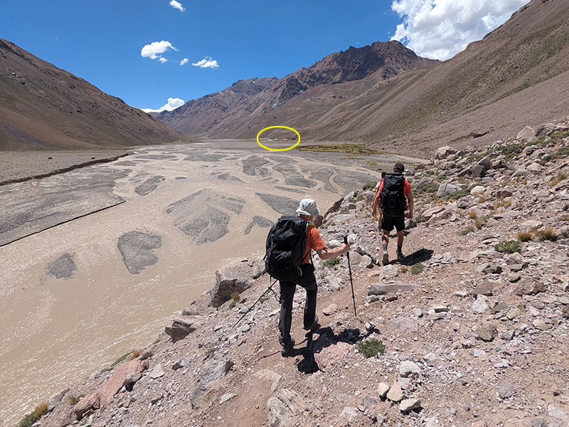 casa de piedra ahead
