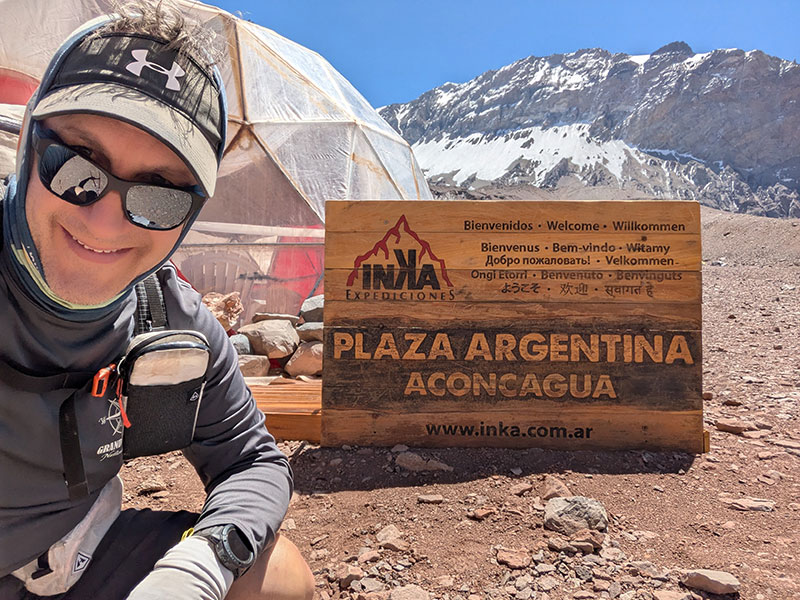 Welcome Sign at Plaza Argentina