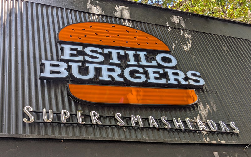 estilo burgers sign